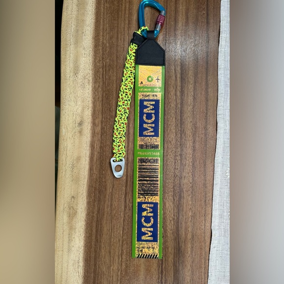 MCM RAYMONDE OVERSIZED BAG CHARM KEYRING LUGGAGE TAG BRAND NEW & 100% AUTHENTIC - Picture 8 of 14